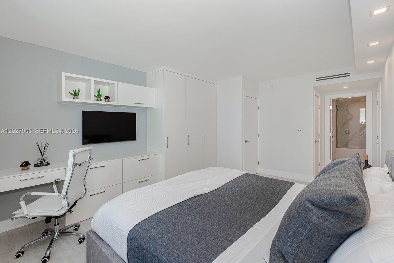 2301 Collins Ave #739 Miami Beach, FL 33139