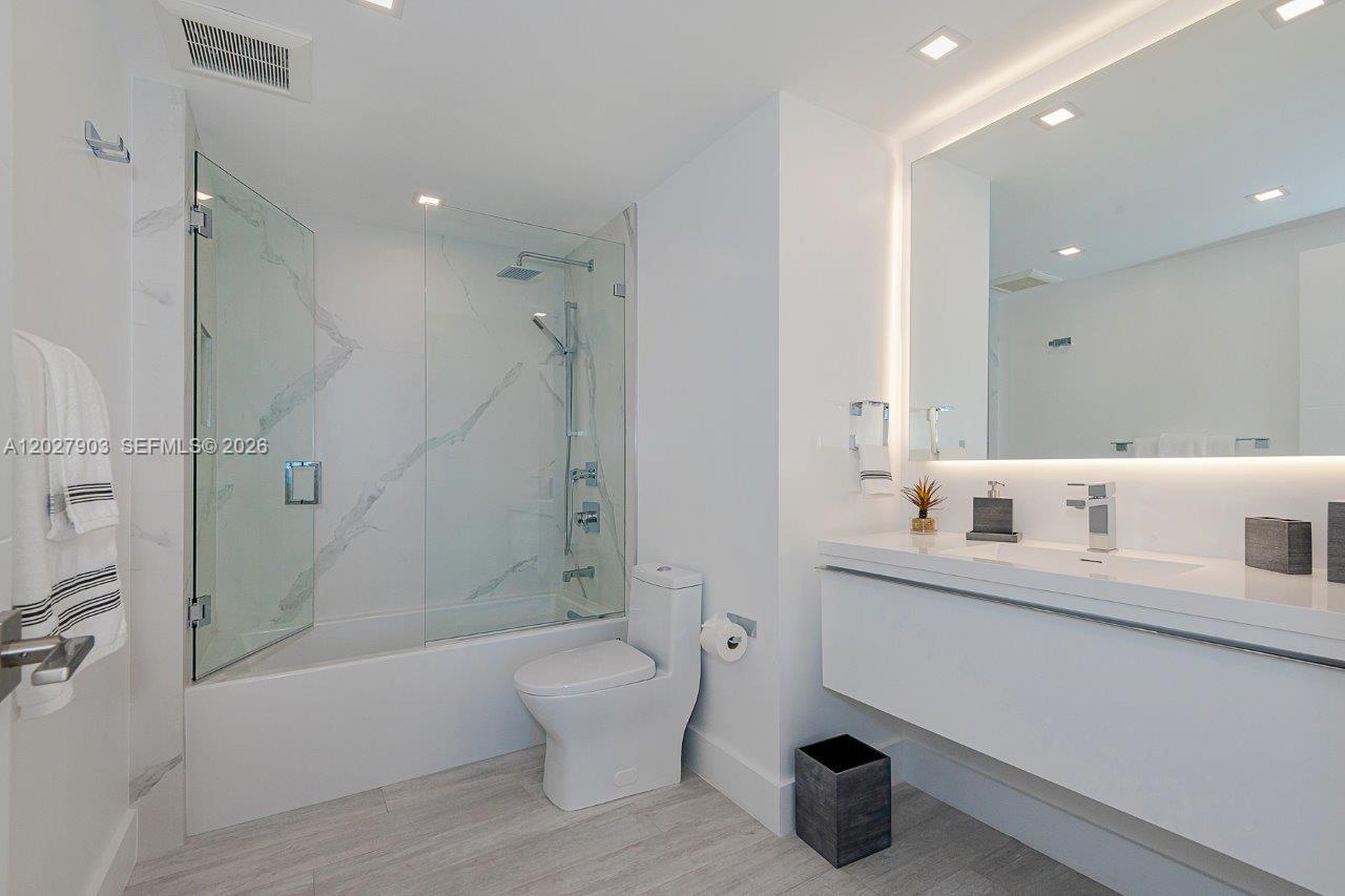 2301 Collins Ave #739 Miami Beach, FL 33139