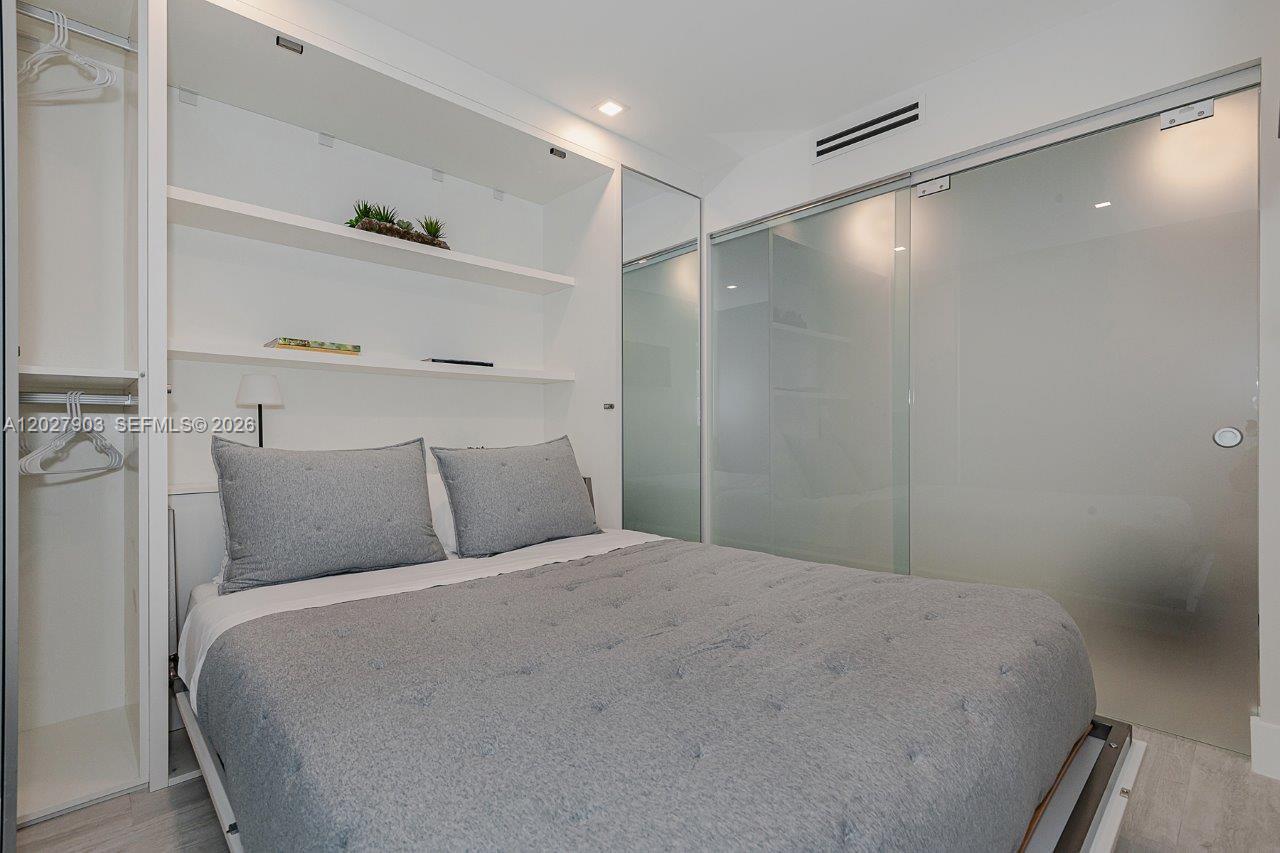 2301 Collins Ave #739 Miami Beach, FL 33139