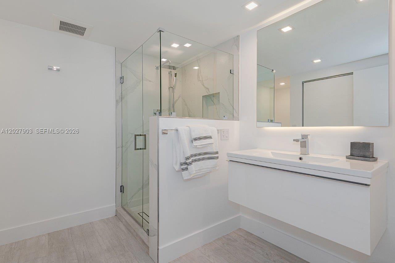 2301 Collins Ave #739 Miami Beach, FL 33139