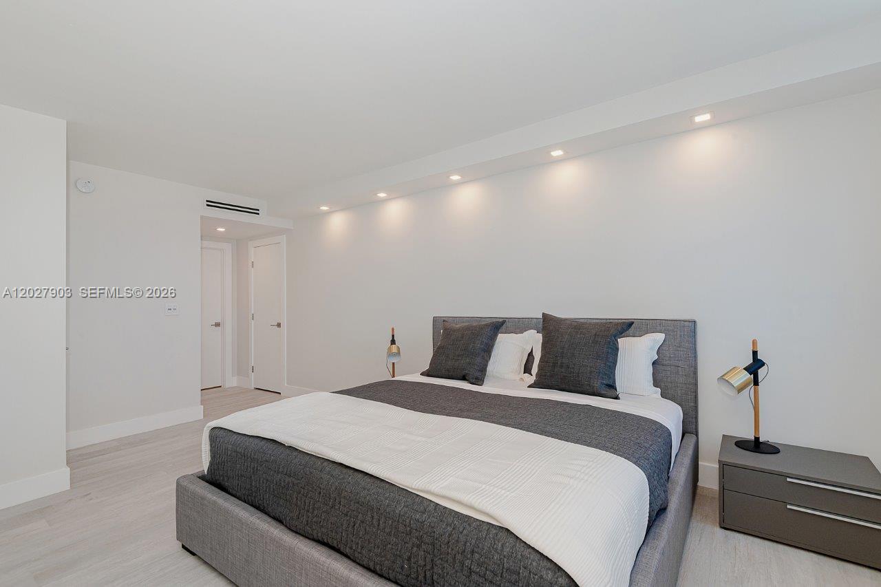 2301 Collins Ave #739 Miami Beach, FL 33139