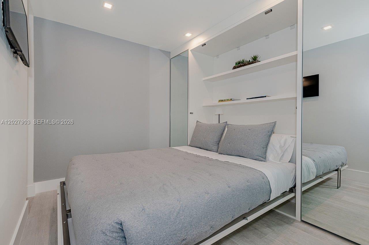 2301 Collins Ave #739 Miami Beach, FL 33139
