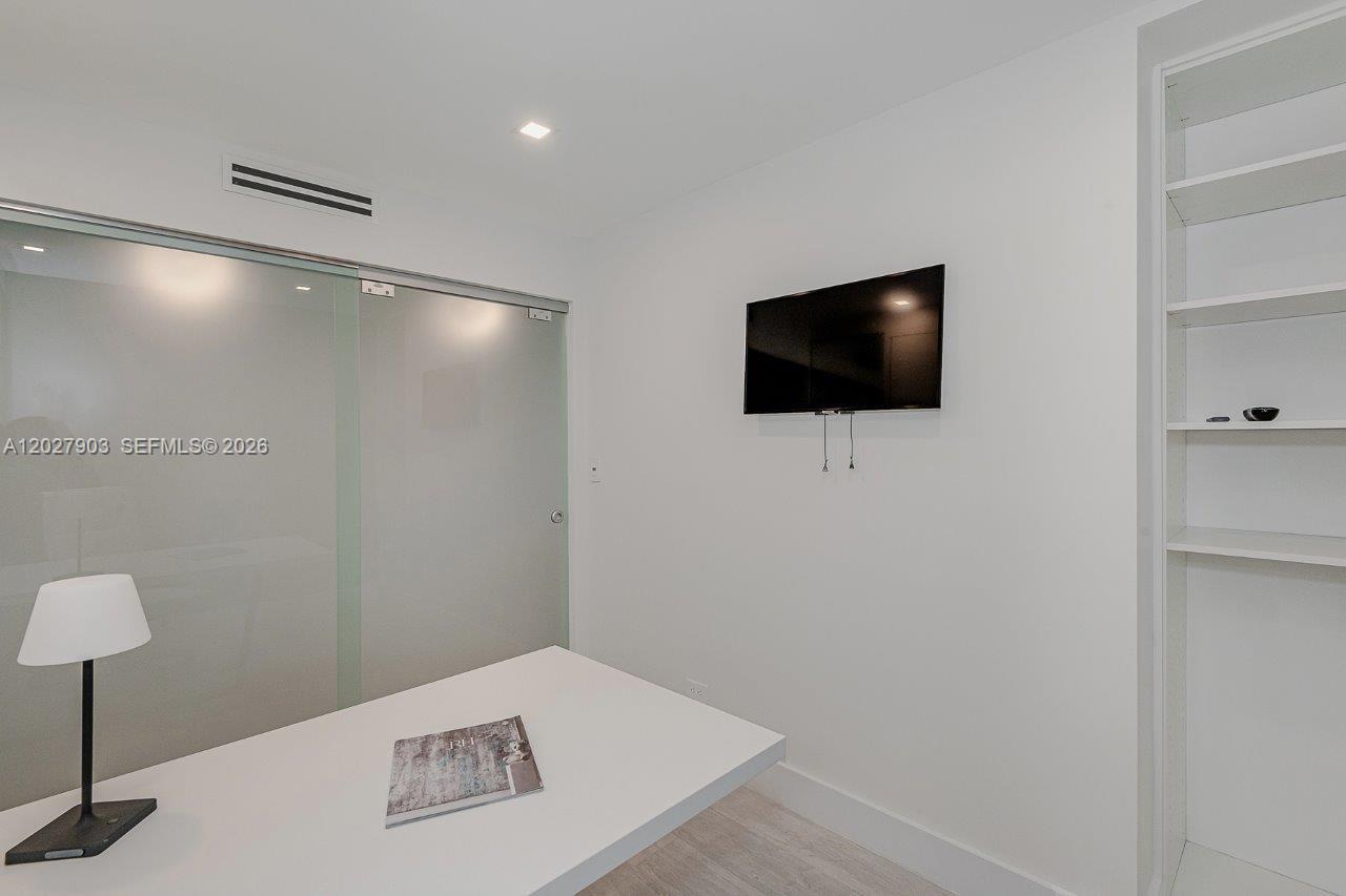 2301 Collins Ave #739 Miami Beach, FL 33139