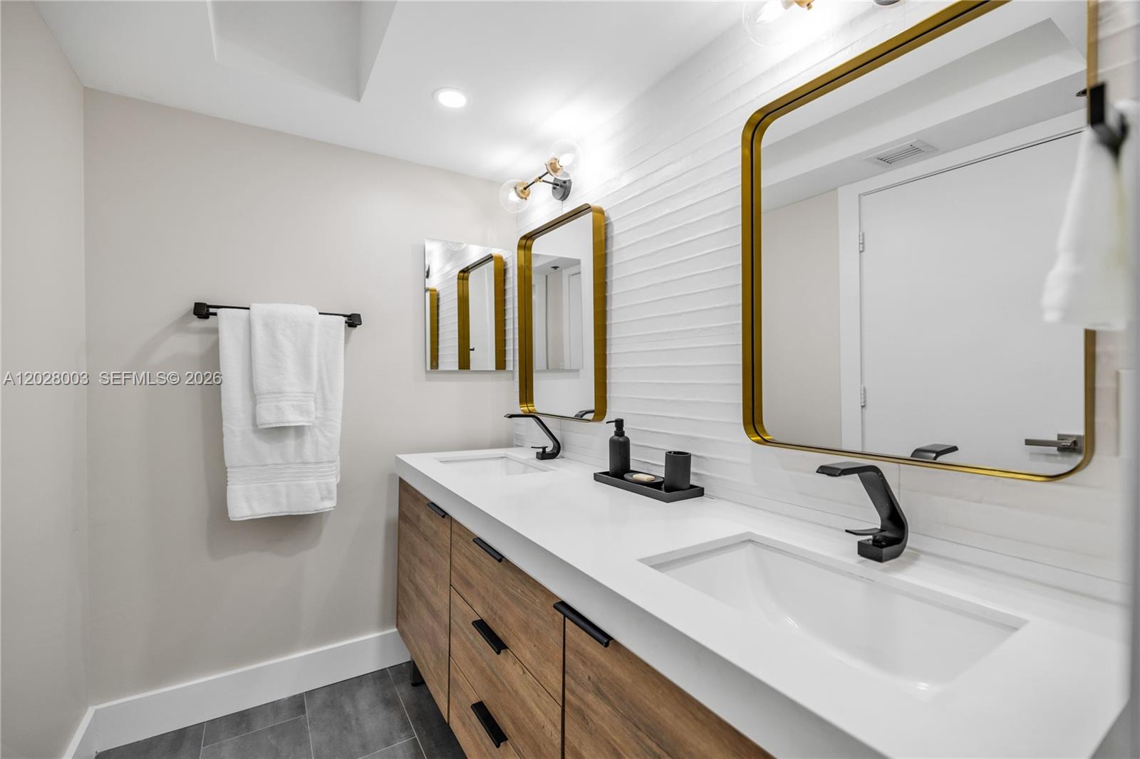 6917 Collins Ave #1404 Miami Beach, FL 33141