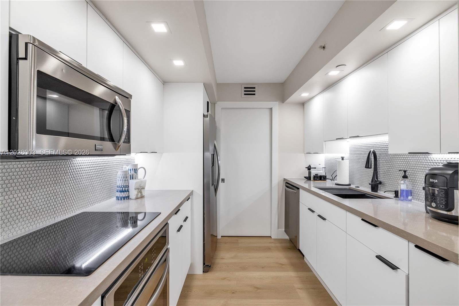 6917 Collins Ave #1404 Miami Beach, FL 33141