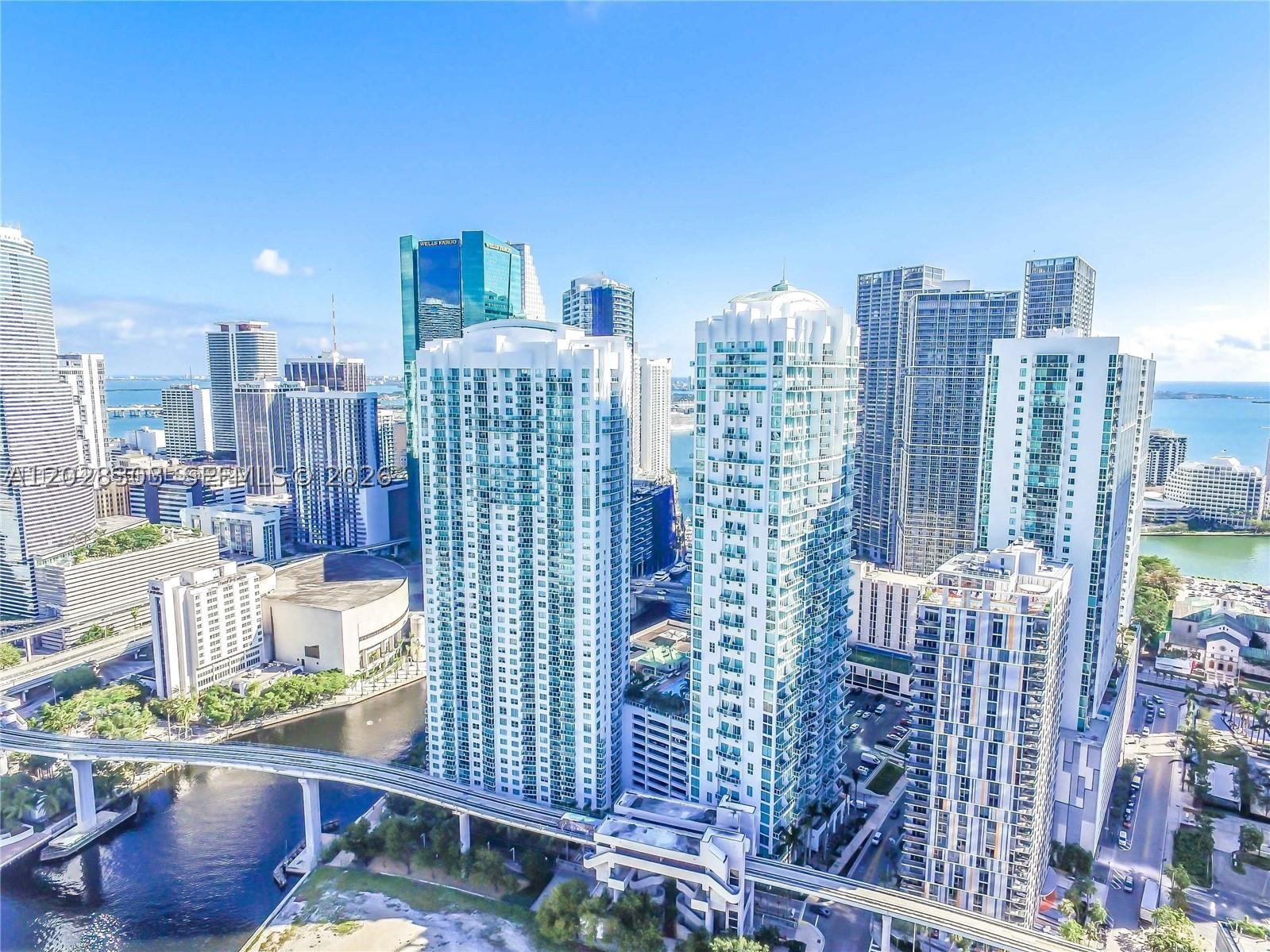 image Brickell on the River North40