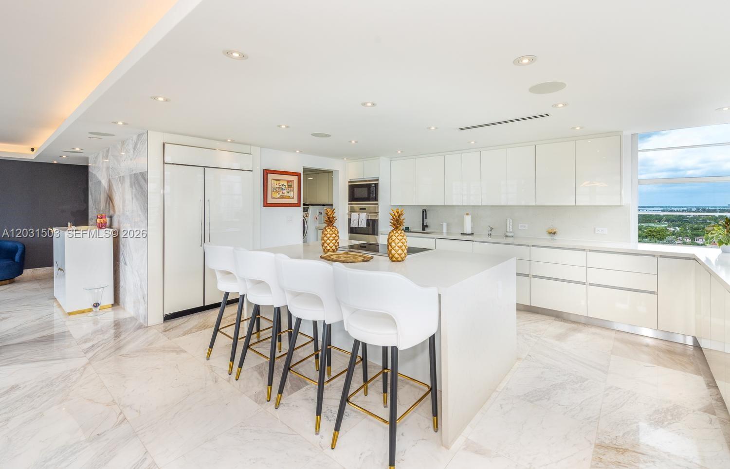5660 Collins Ave #14C Miami Beach, FL 33140