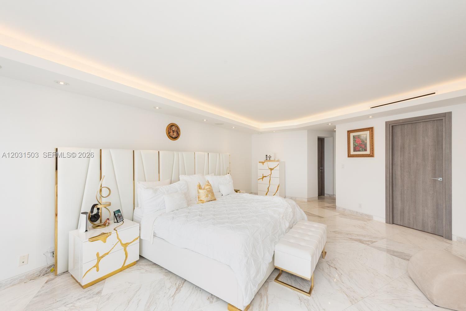 5660 Collins Ave #14C Miami Beach, FL 33140