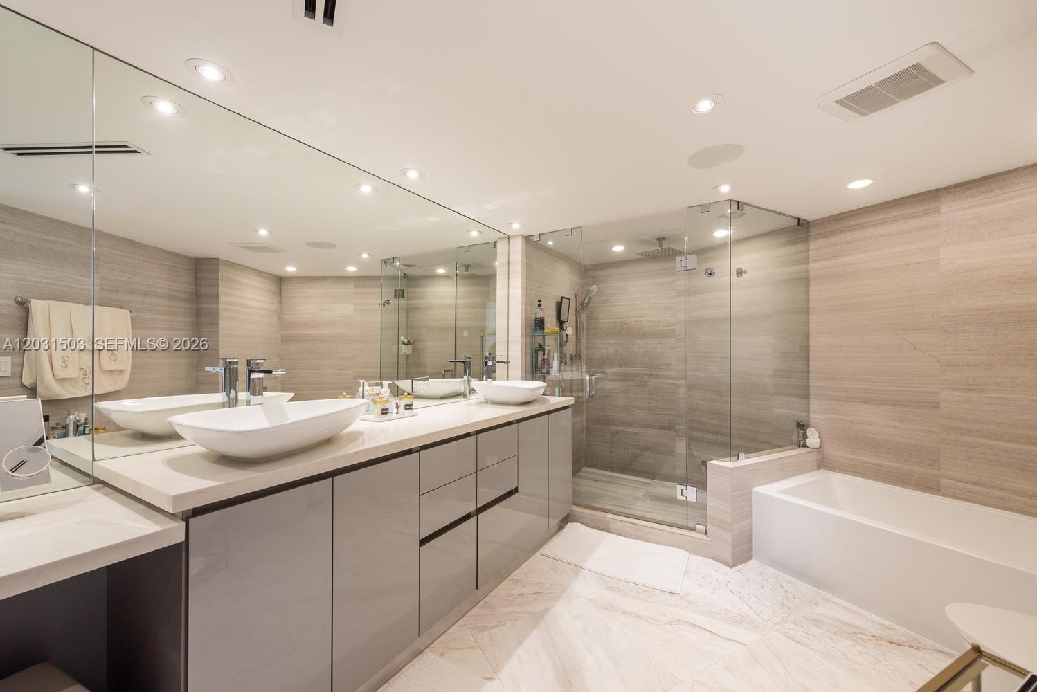 5660 Collins Ave #14C Miami Beach, FL 33140