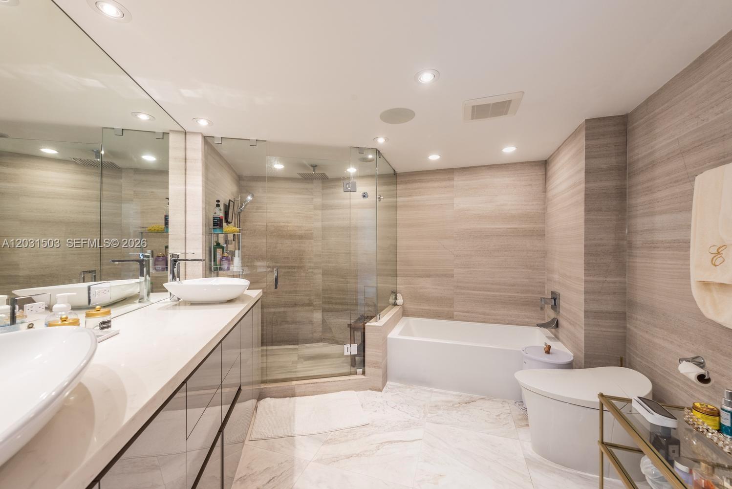 5660 Collins Ave #14C Miami Beach, FL 33140