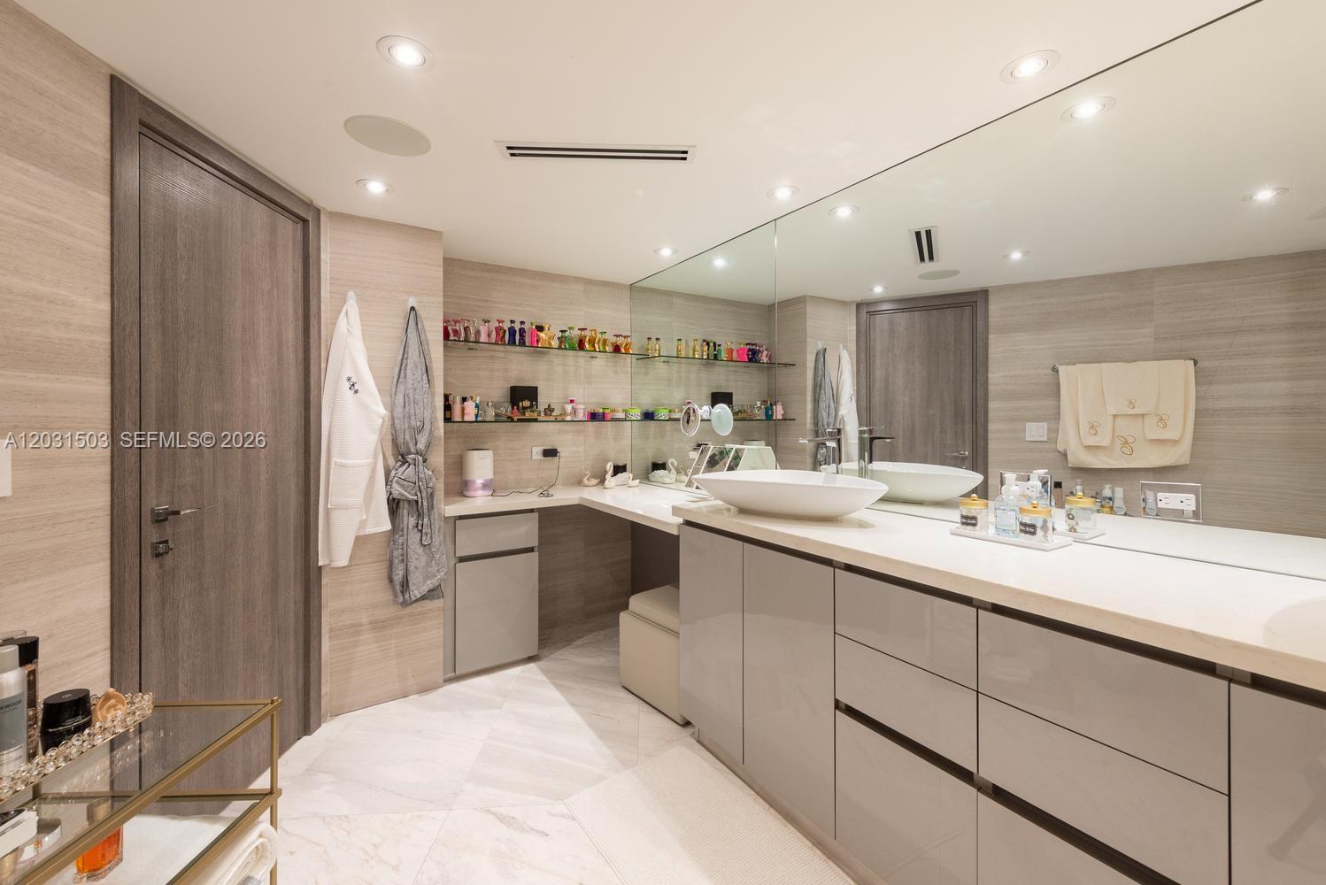 5660 Collins Ave #14C Miami Beach, FL 33140