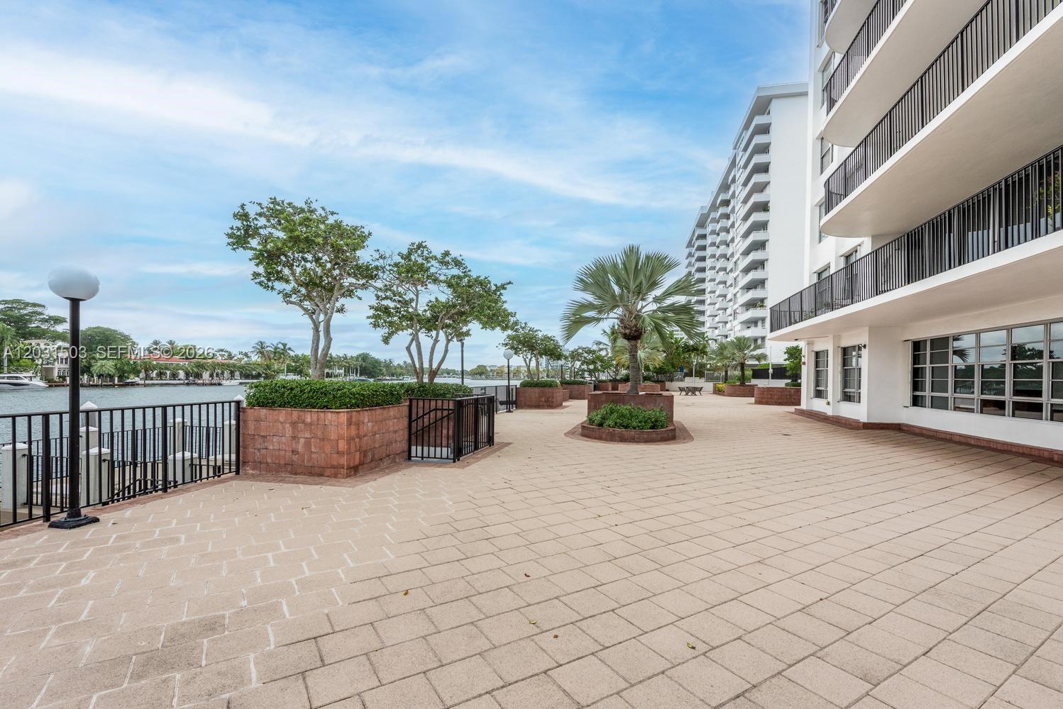 5660 Collins Ave #14C Miami Beach, FL 33140