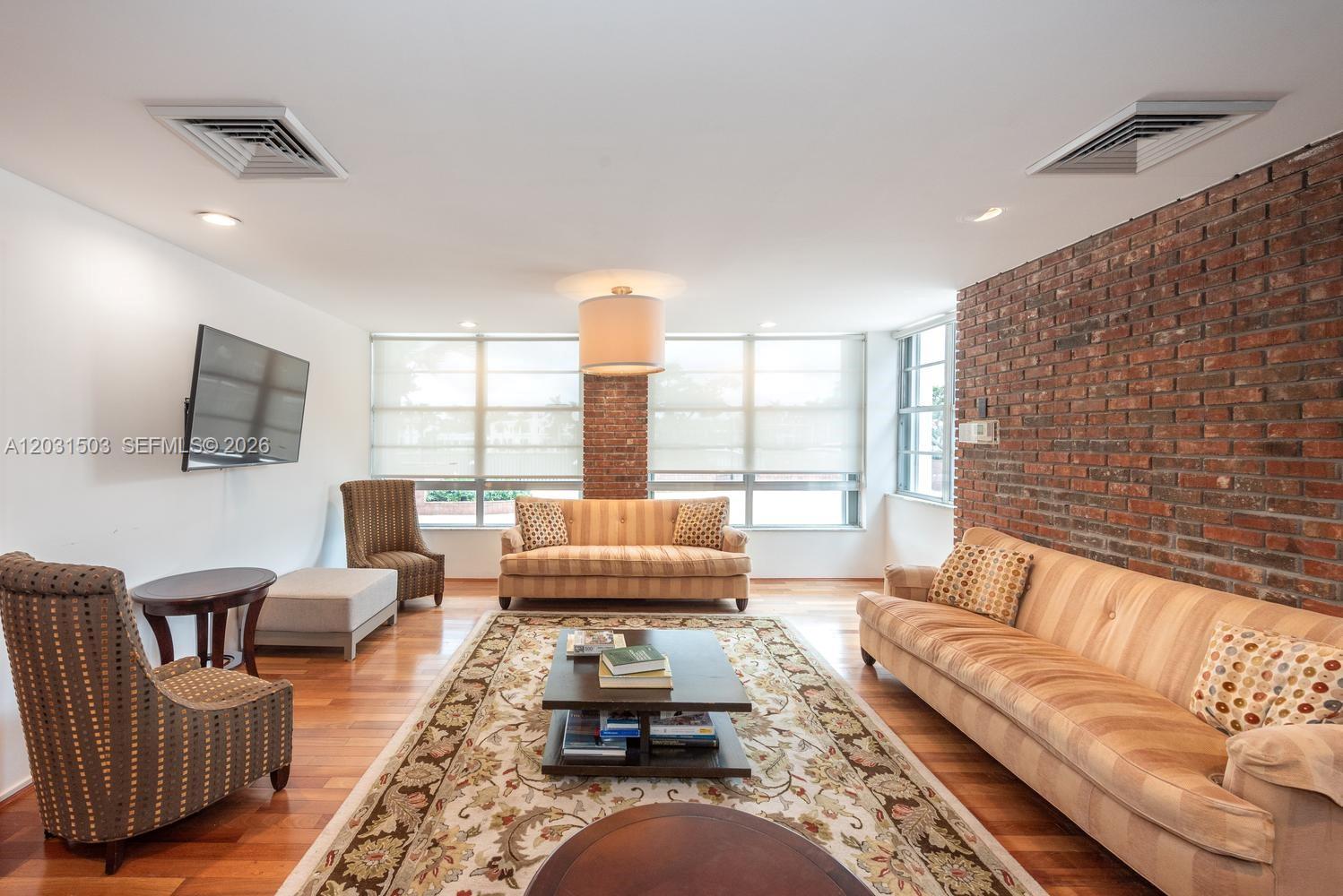 5660 Collins Ave #14C Miami Beach, FL 33140