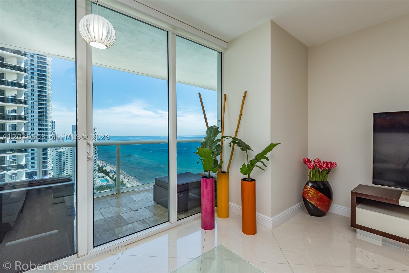 image Beach Club 211