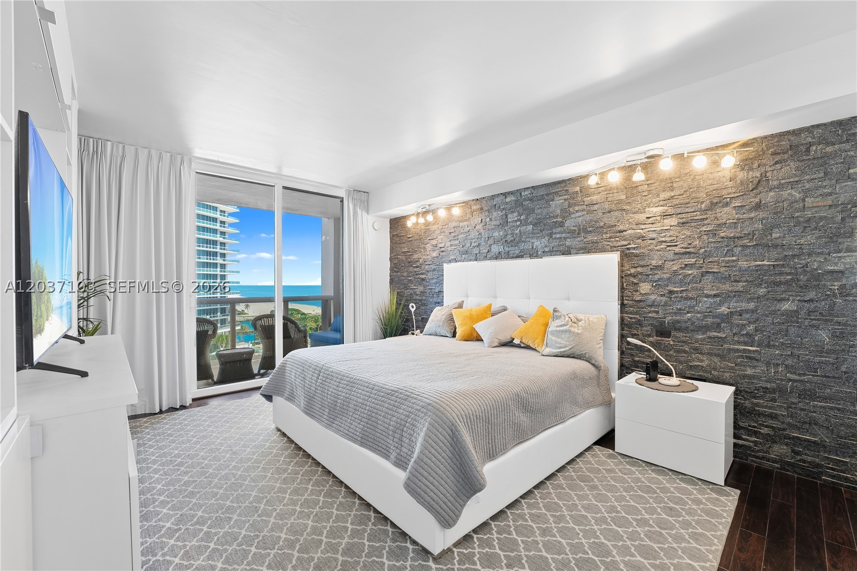 image Harbour House16