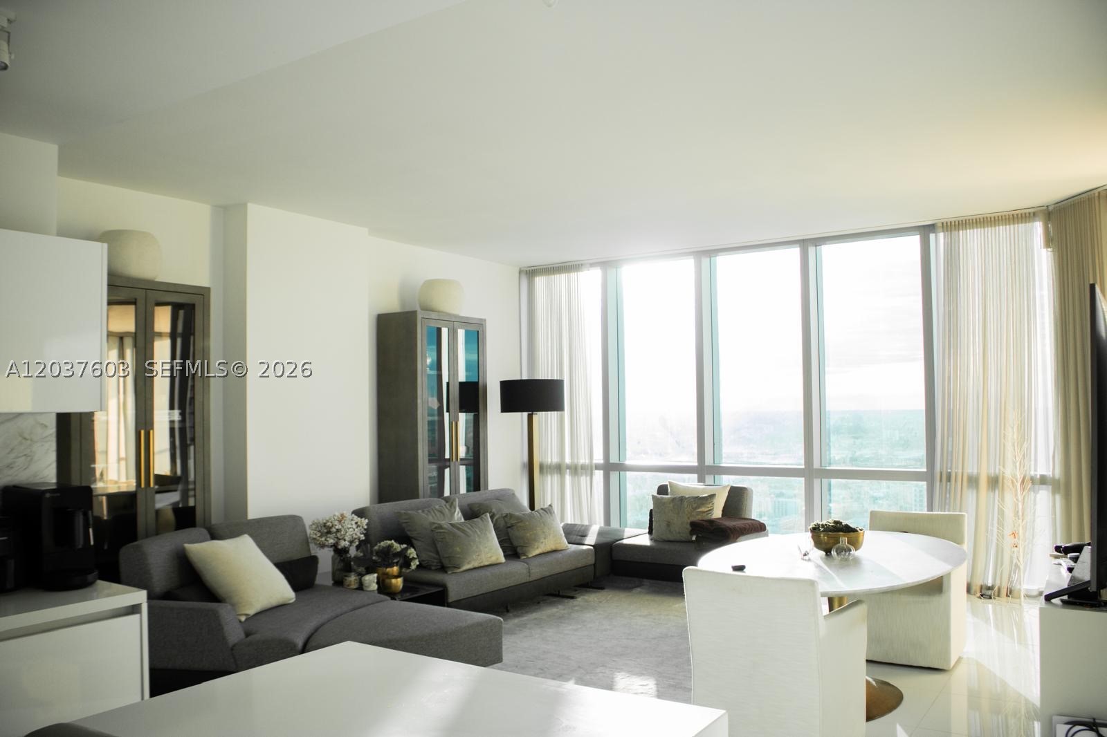 image Paramount Miami Worldcenter0