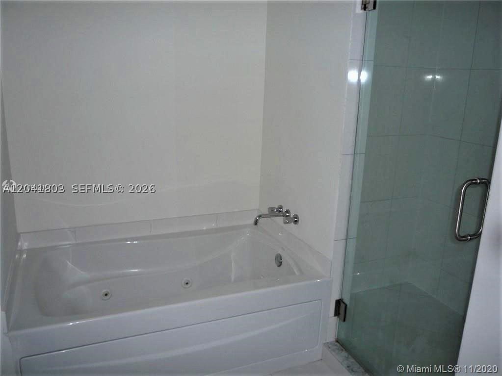 500 Brickell Ave #2604 Miami, FL 33131