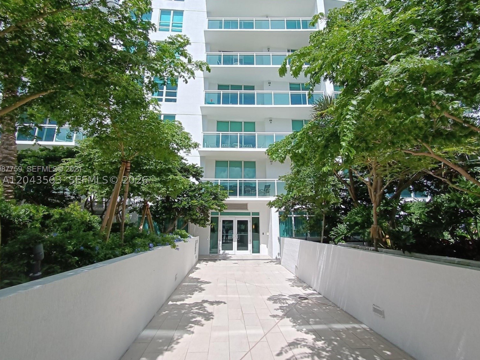 951 Brickell Ave #1206