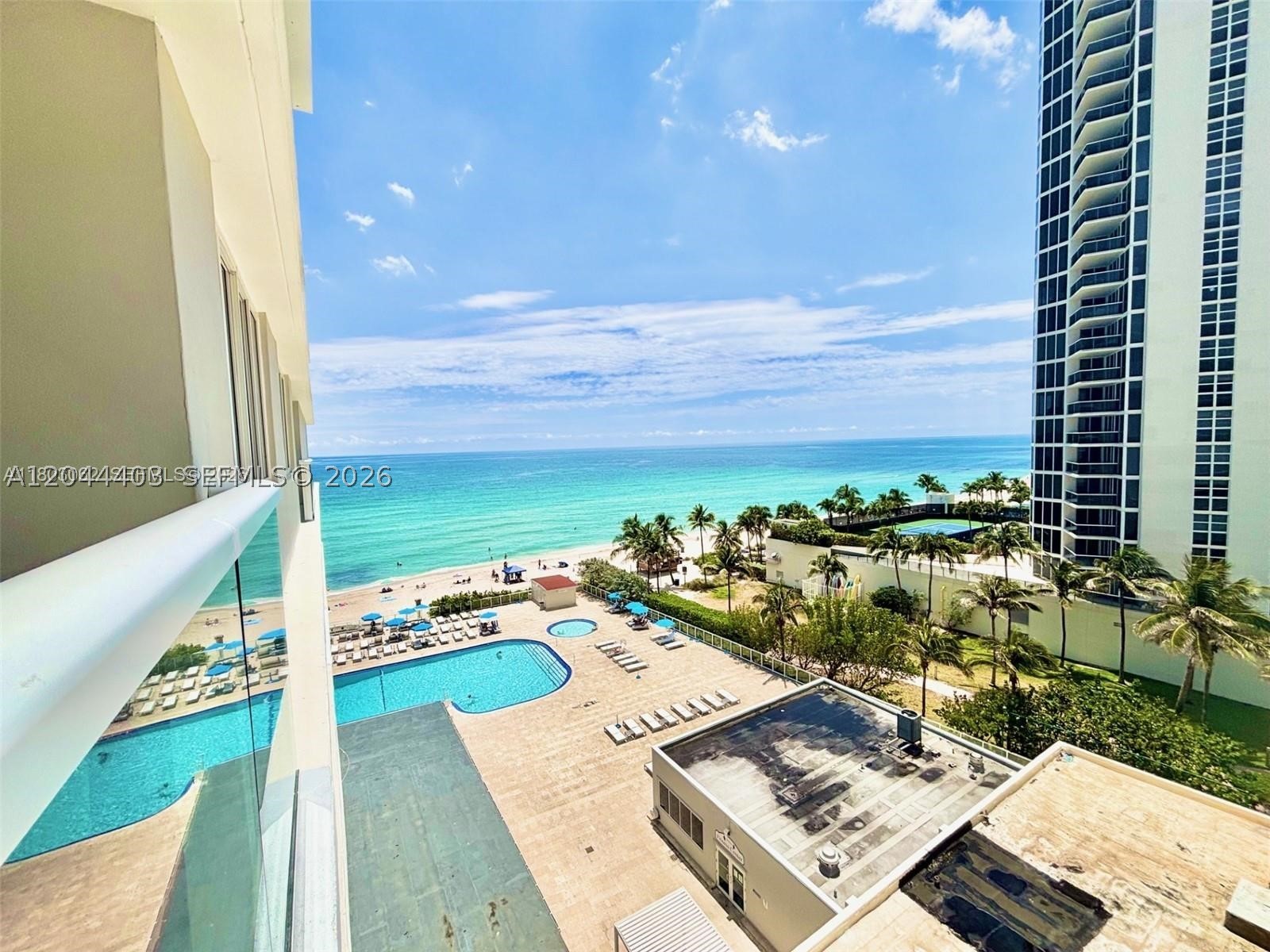 19201 Collins Ave #606