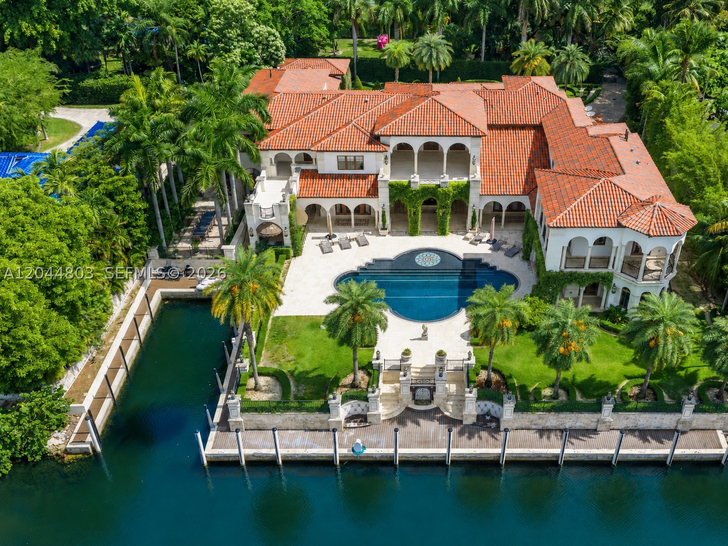 150 Edgewater Dr Coral Gables, FL 33133