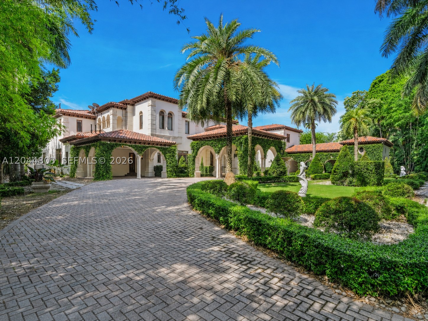 150 Edgewater Dr Coral Gables, FL 33133