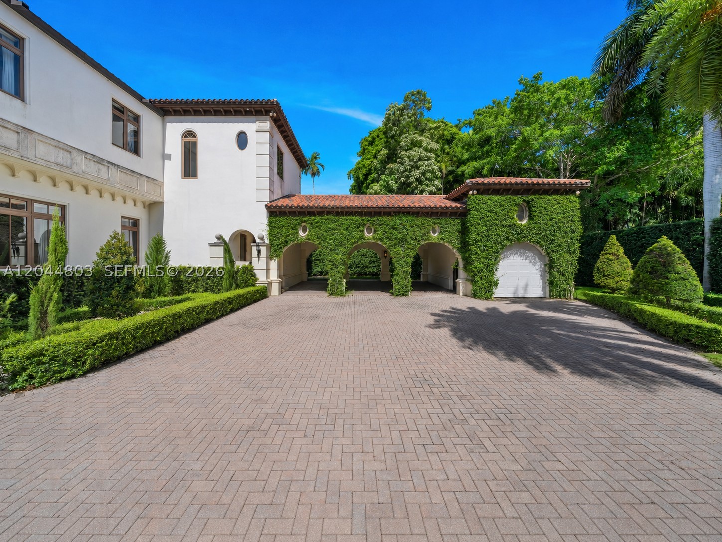 150 Edgewater Dr Coral Gables, FL 33133