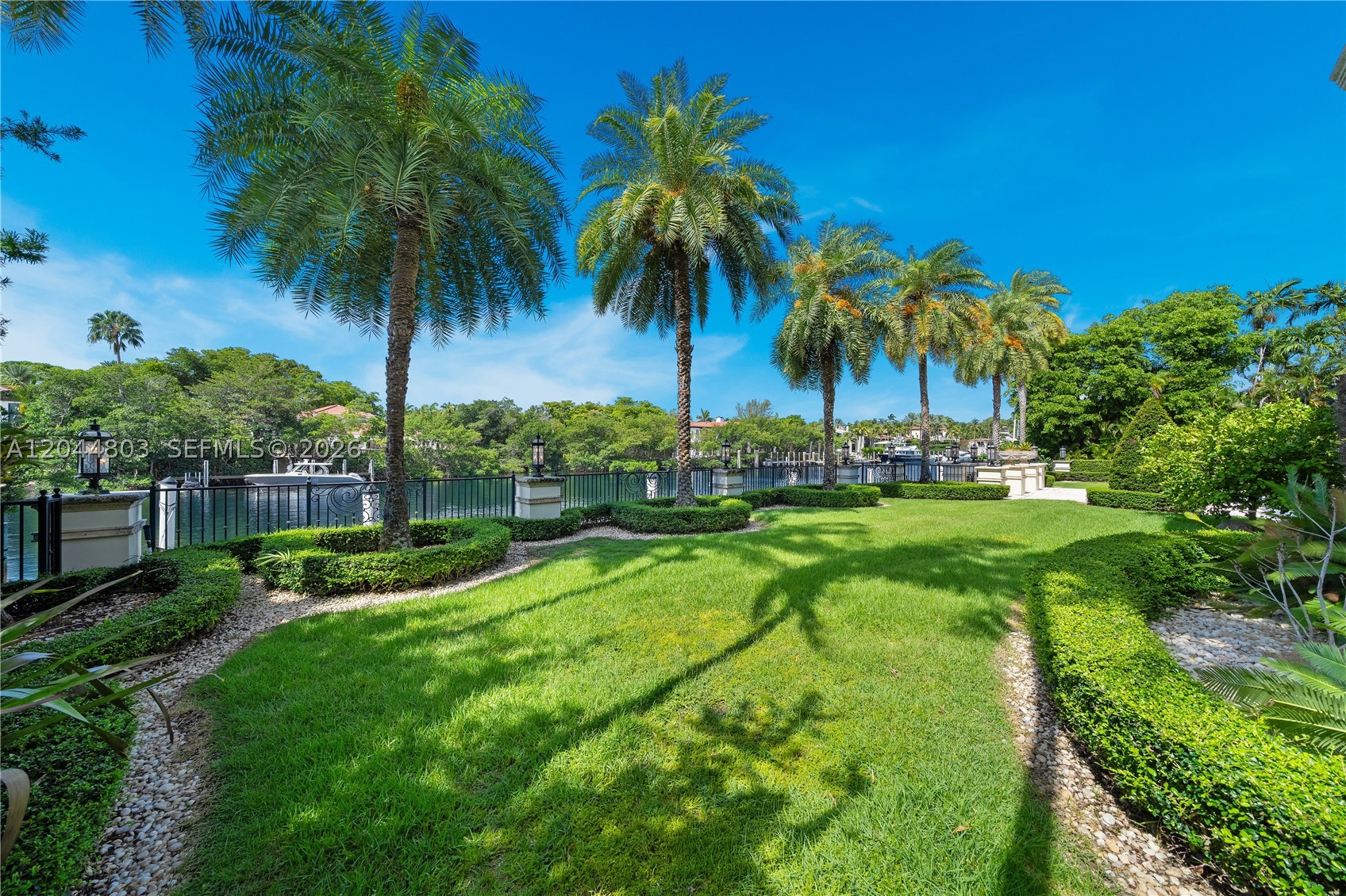 150 Edgewater Dr Coral Gables, FL 33133