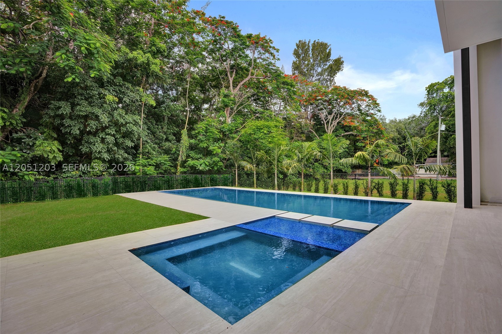 4640 Sunset Dr Miami, FL 33143