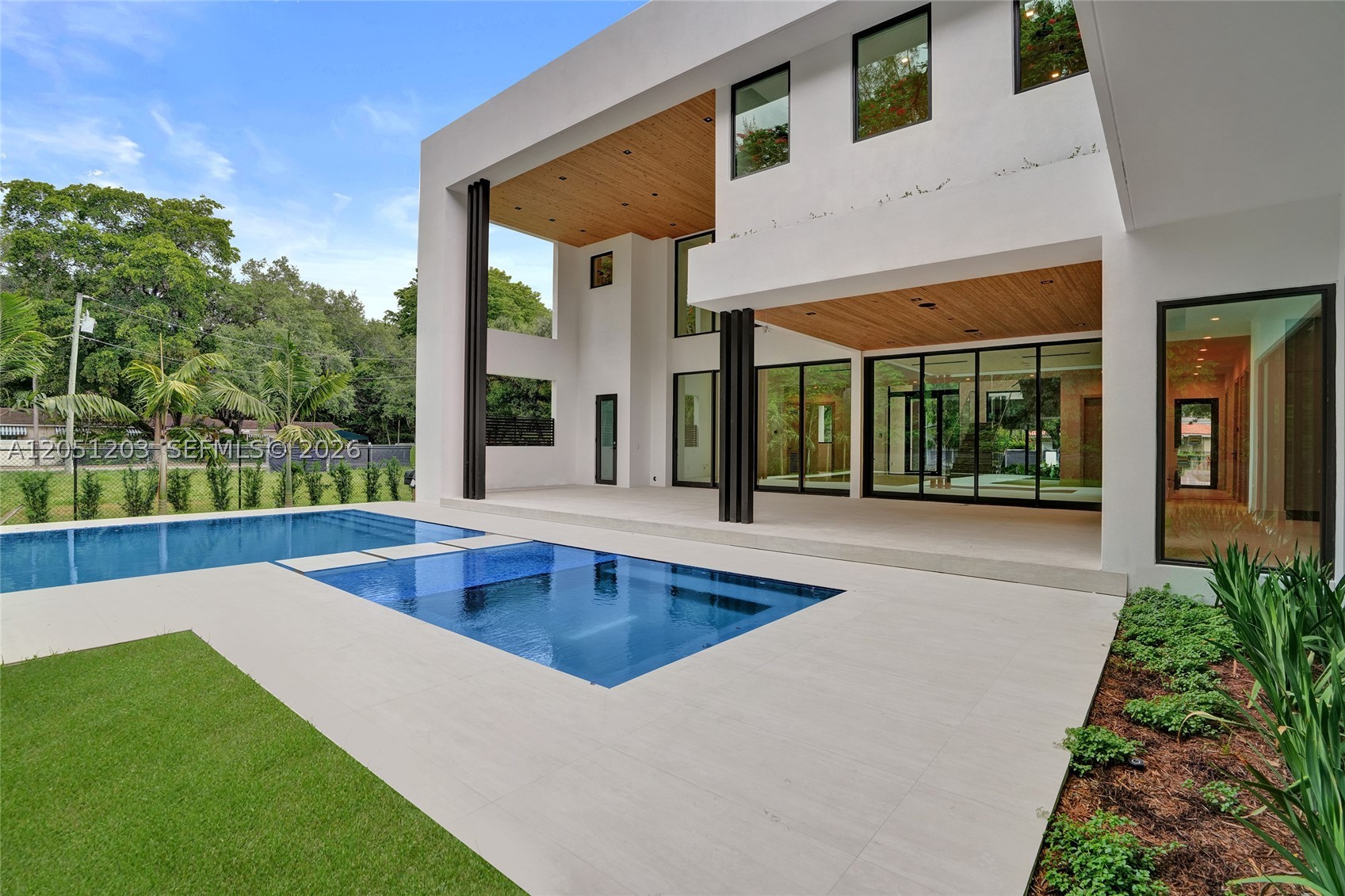 4640 Sunset Dr Miami, FL 33143