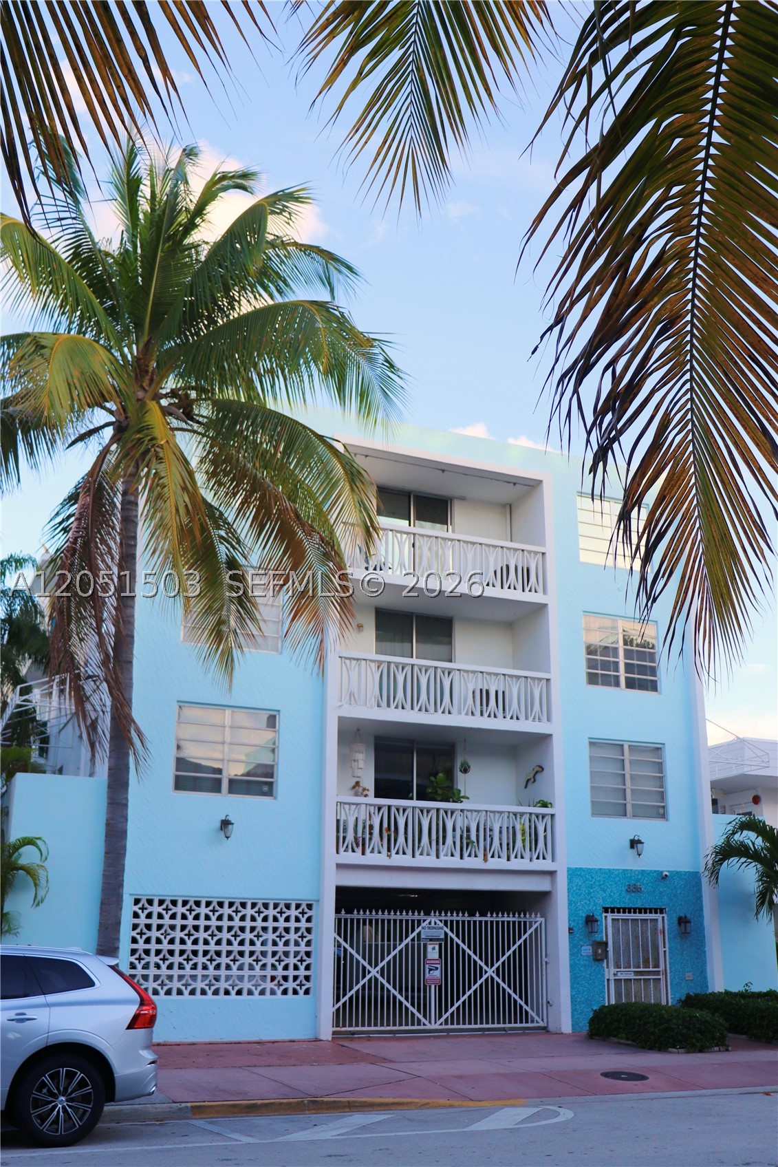 335 Collins Ave #203