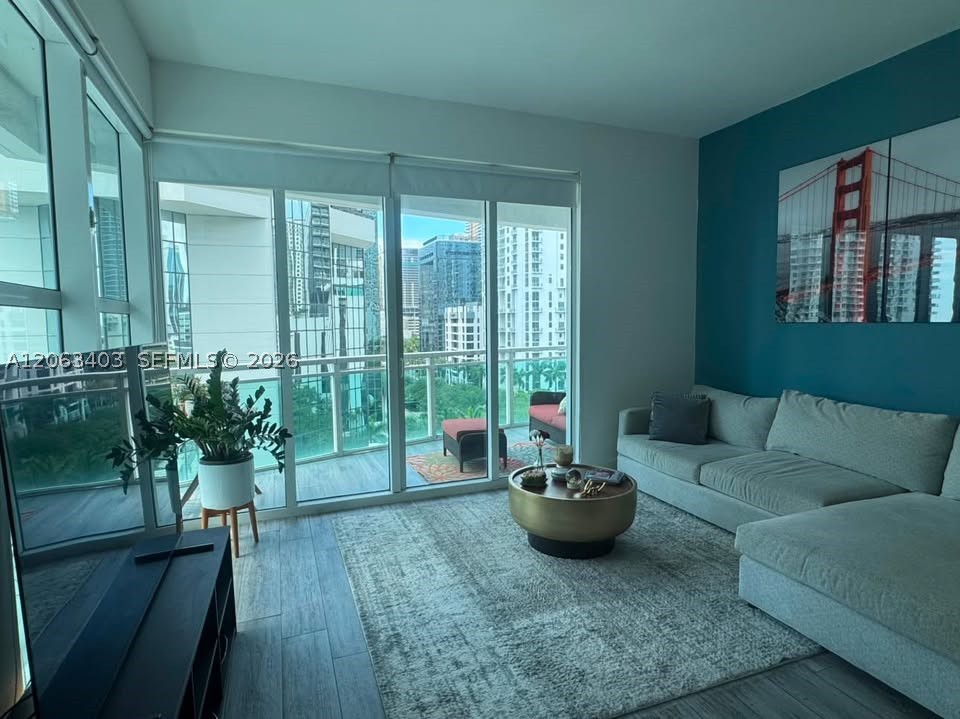 951 Brickell Ave #910