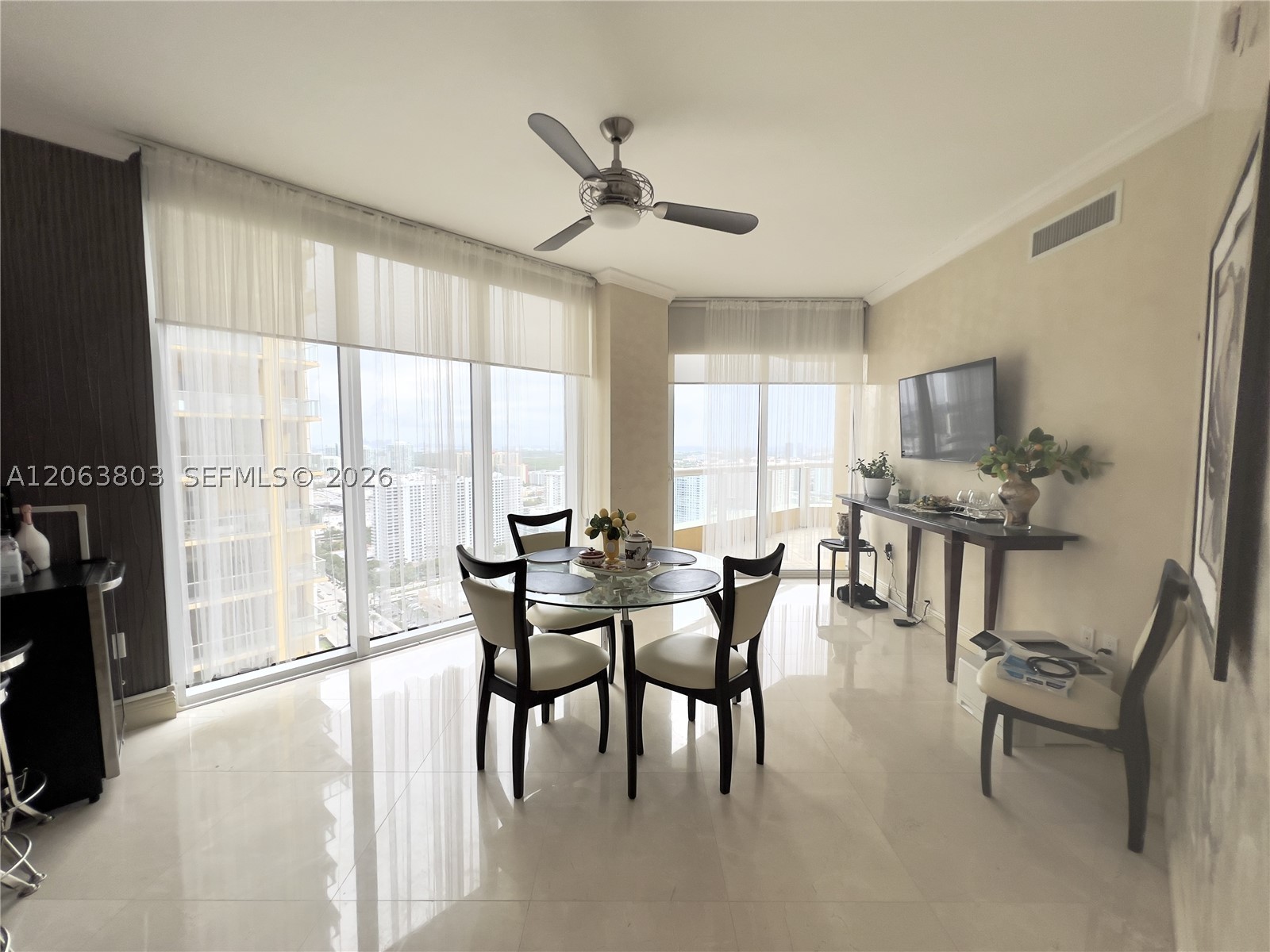 image Acqualina Residences18