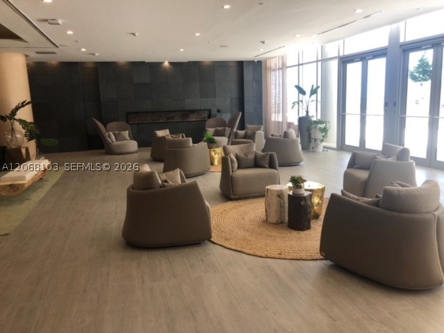 image Aria on the Bay33