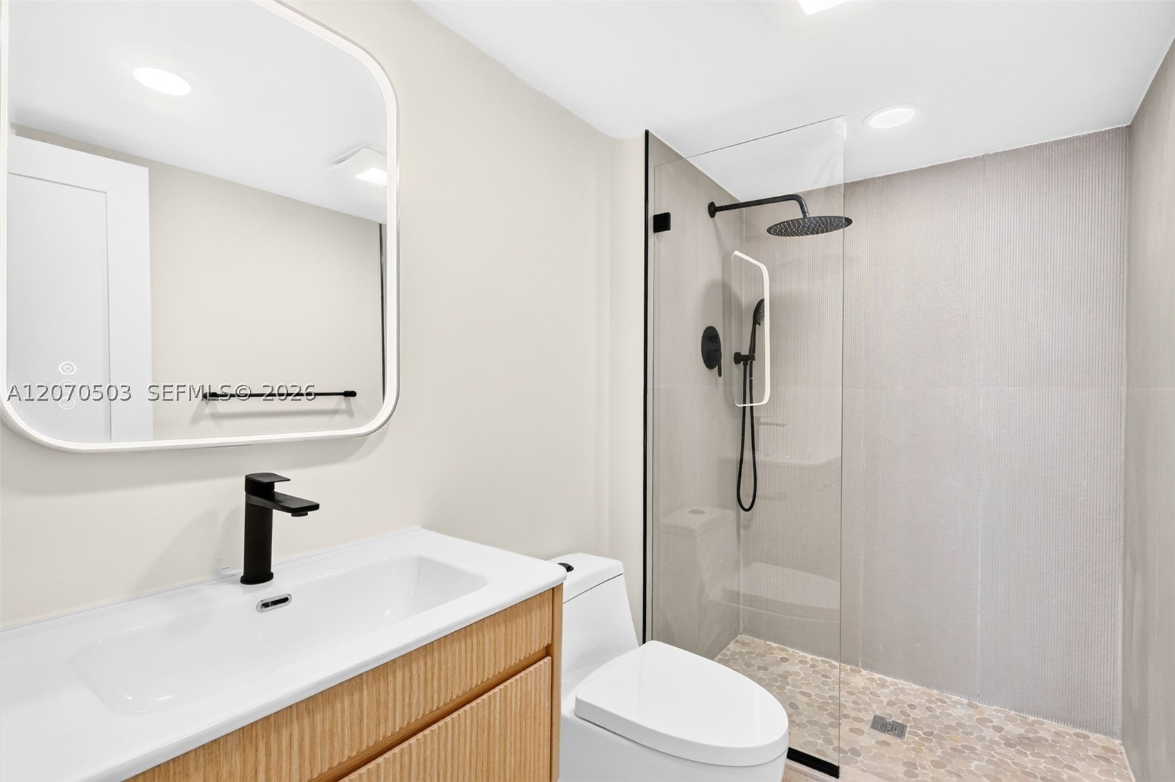 image Arlen House East11