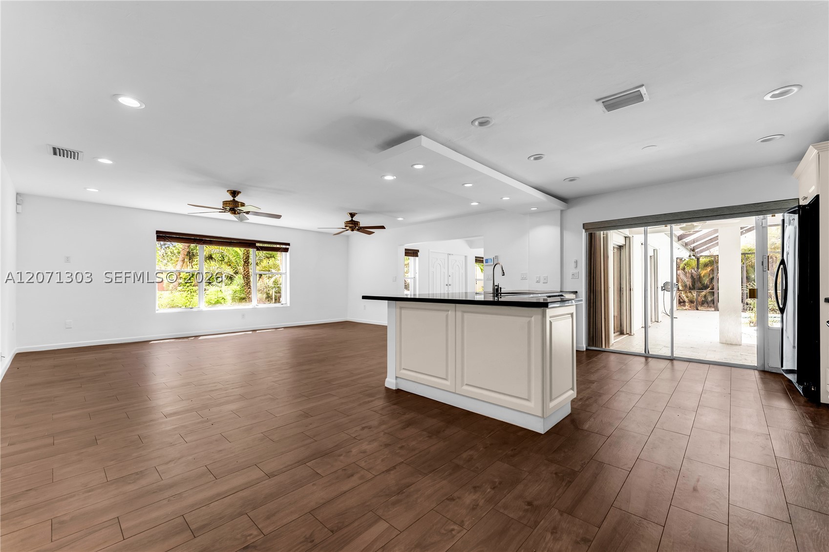 11890 SW 72nd Pl Pinecrest, FL 33156