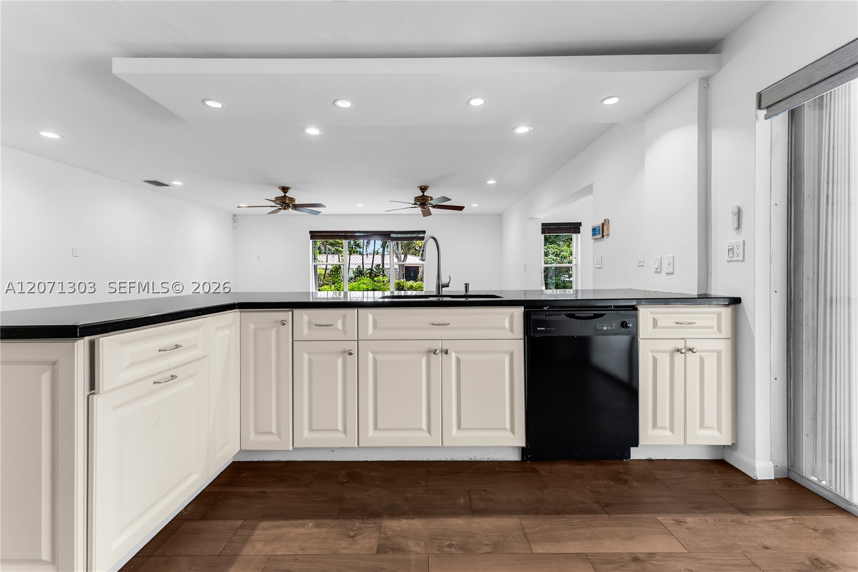 11890 SW 72nd Pl Pinecrest, FL 33156