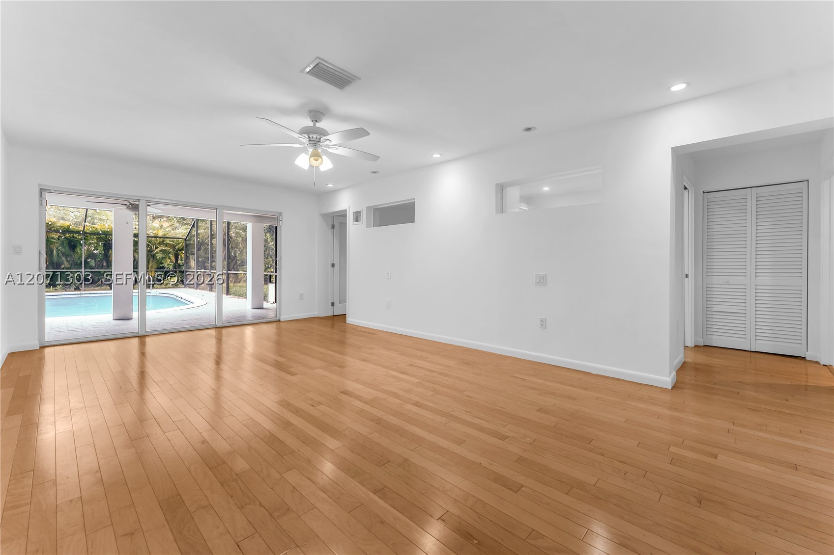 11890 SW 72nd Pl Pinecrest, FL 33156