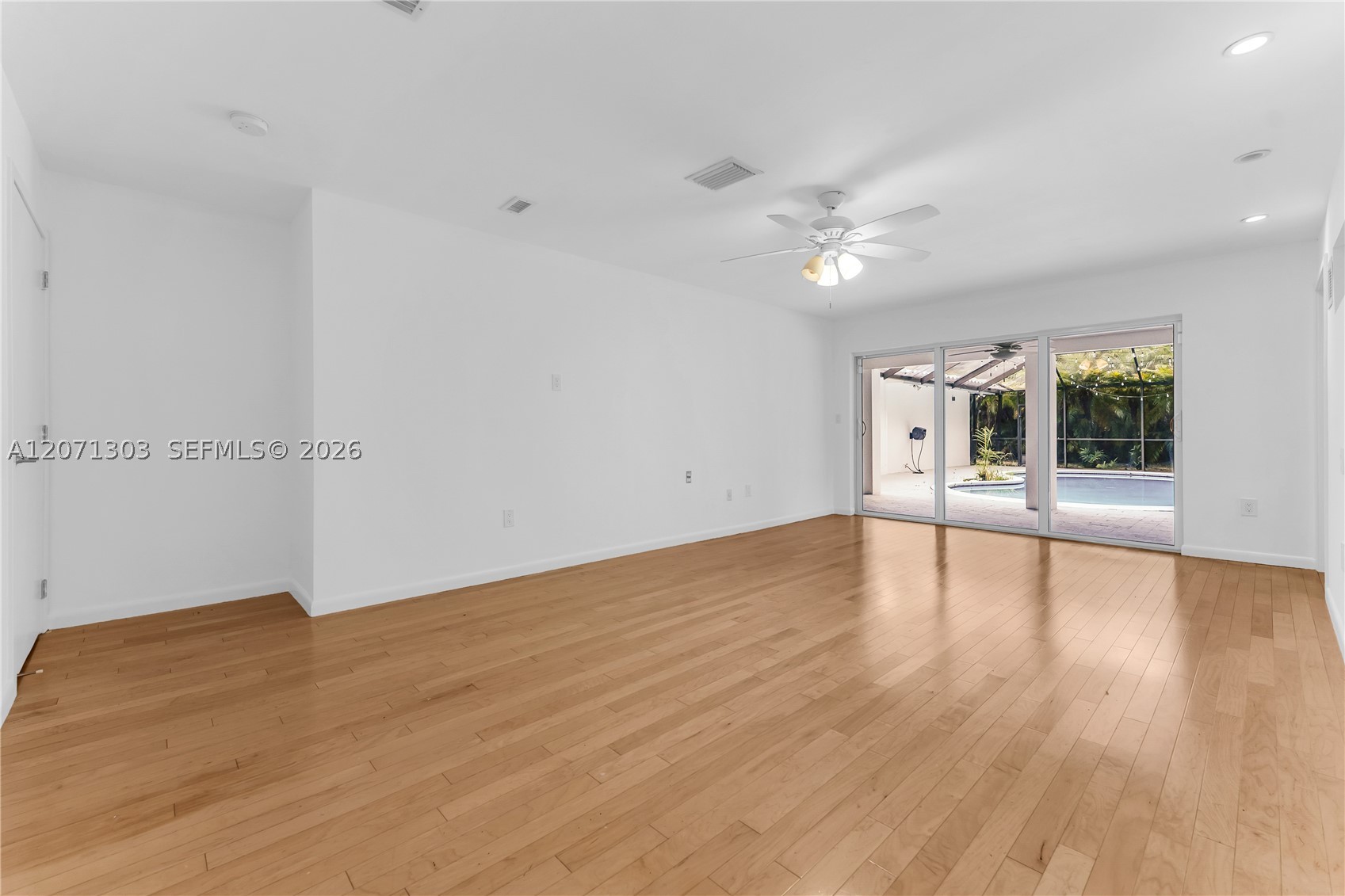 11890 SW 72nd Pl Pinecrest, FL 33156