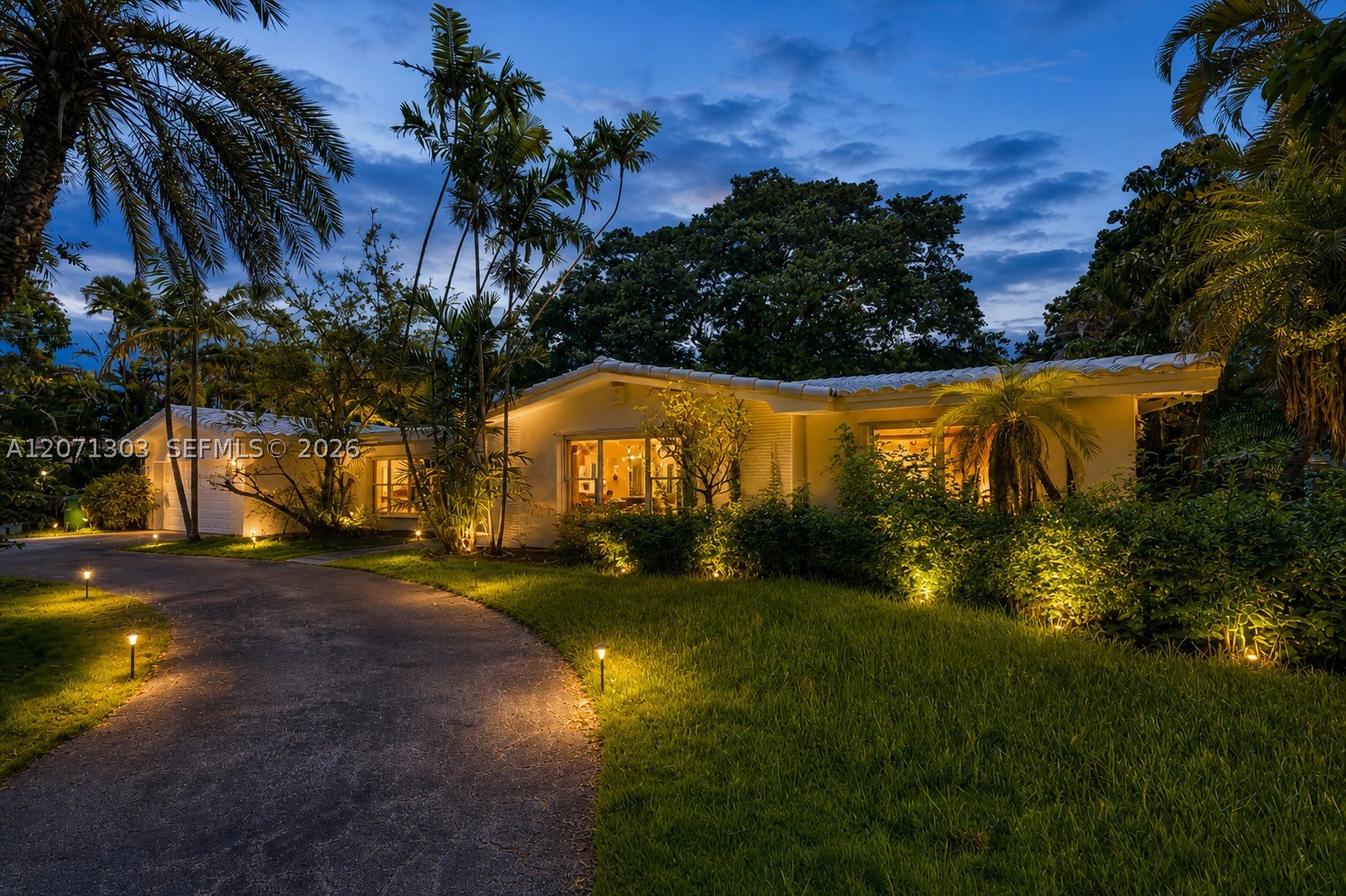 11890 SW 72nd Pl Pinecrest, FL 33156