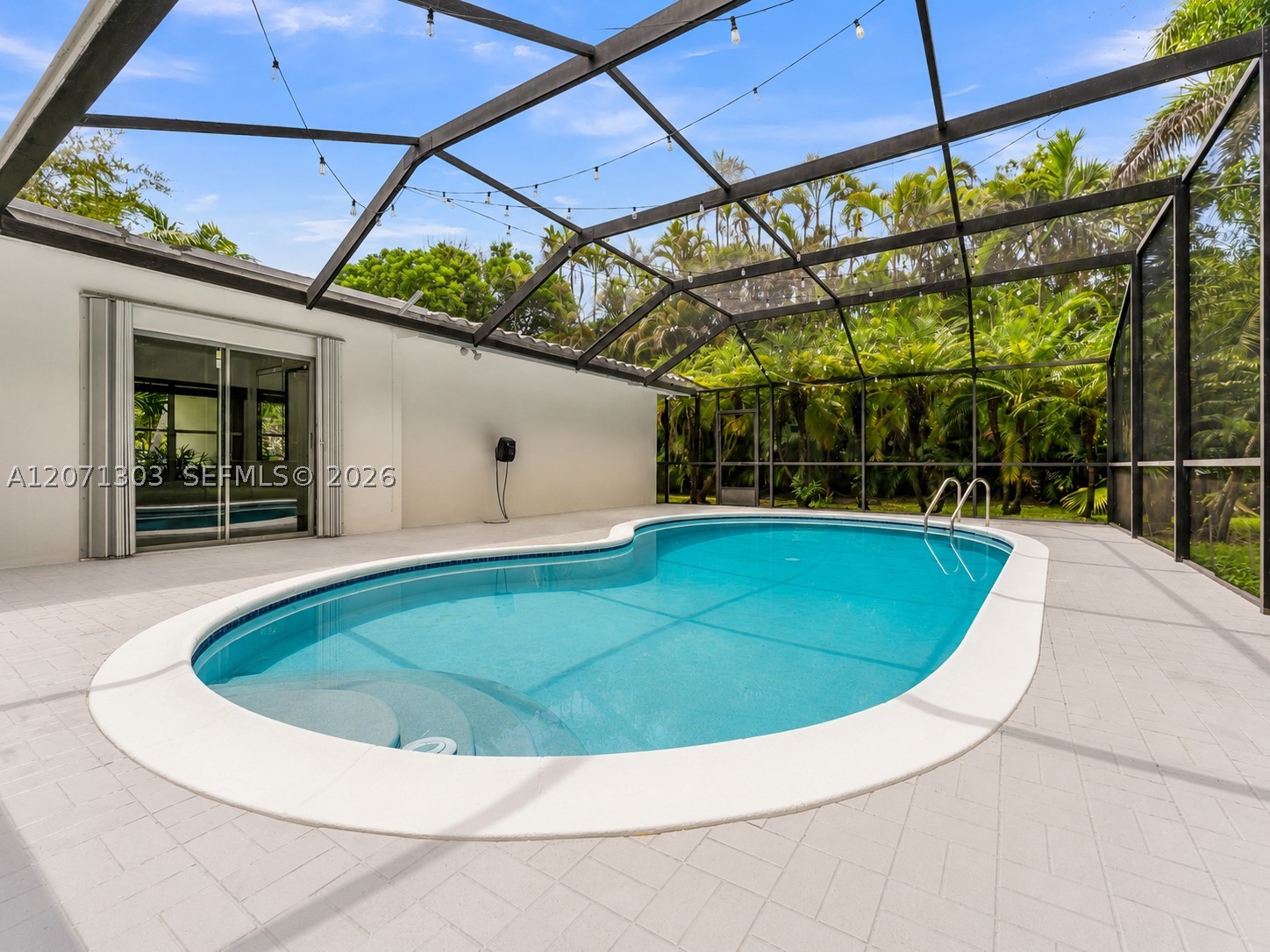 11890 SW 72nd Pl Pinecrest, FL 33156