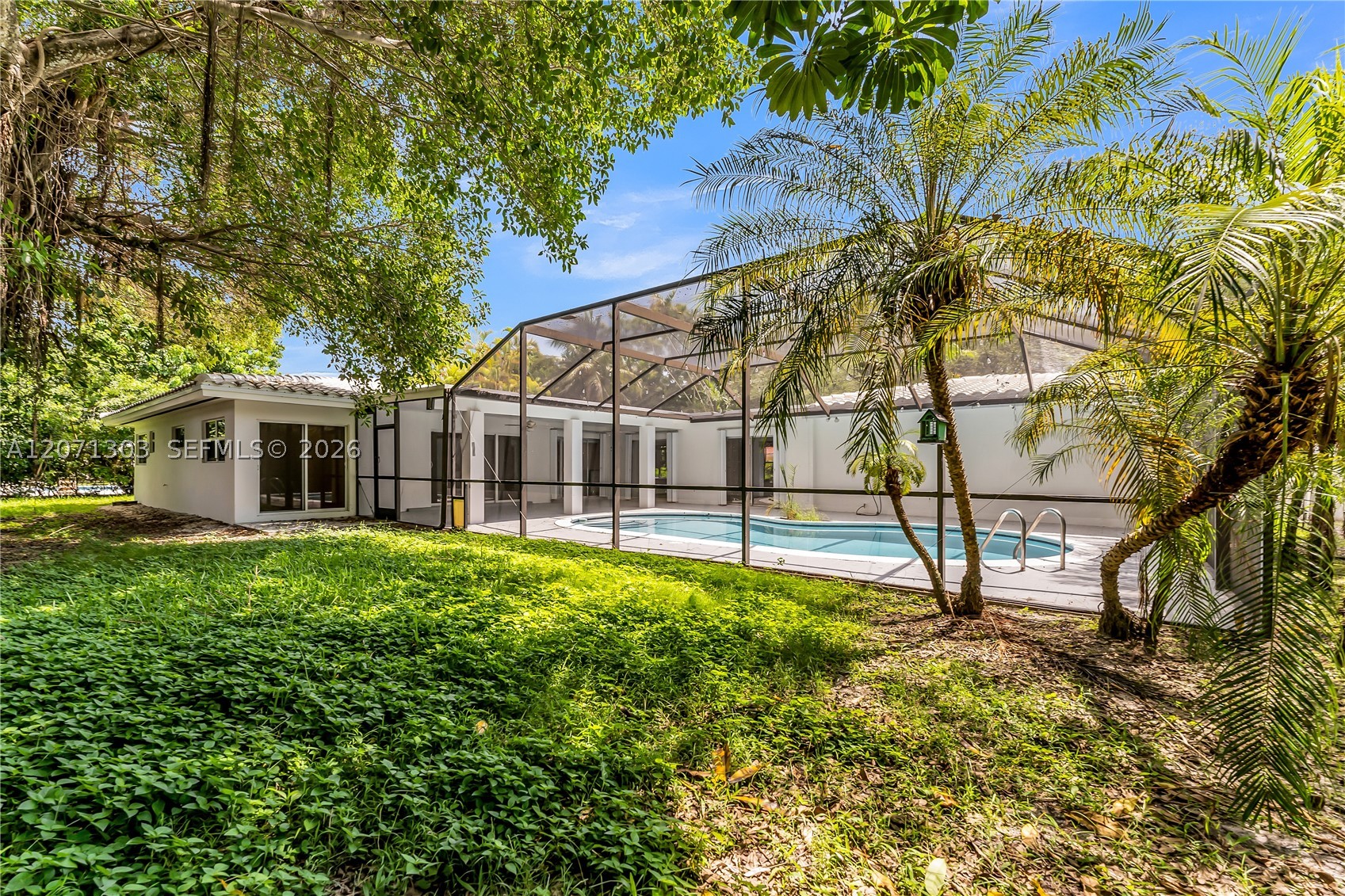 11890 SW 72nd Pl Pinecrest, FL 33156