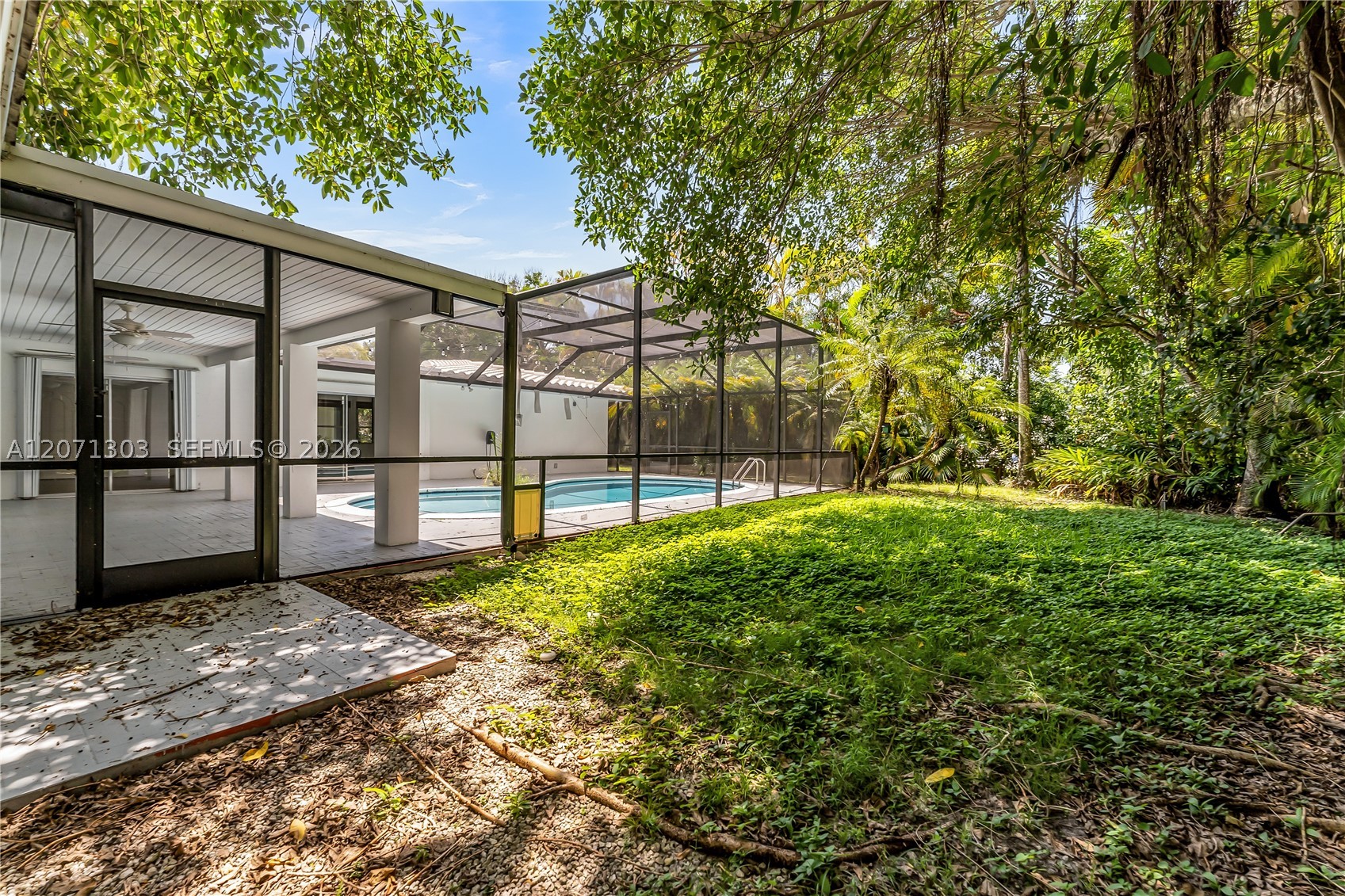 11890 SW 72nd Pl Pinecrest, FL 33156