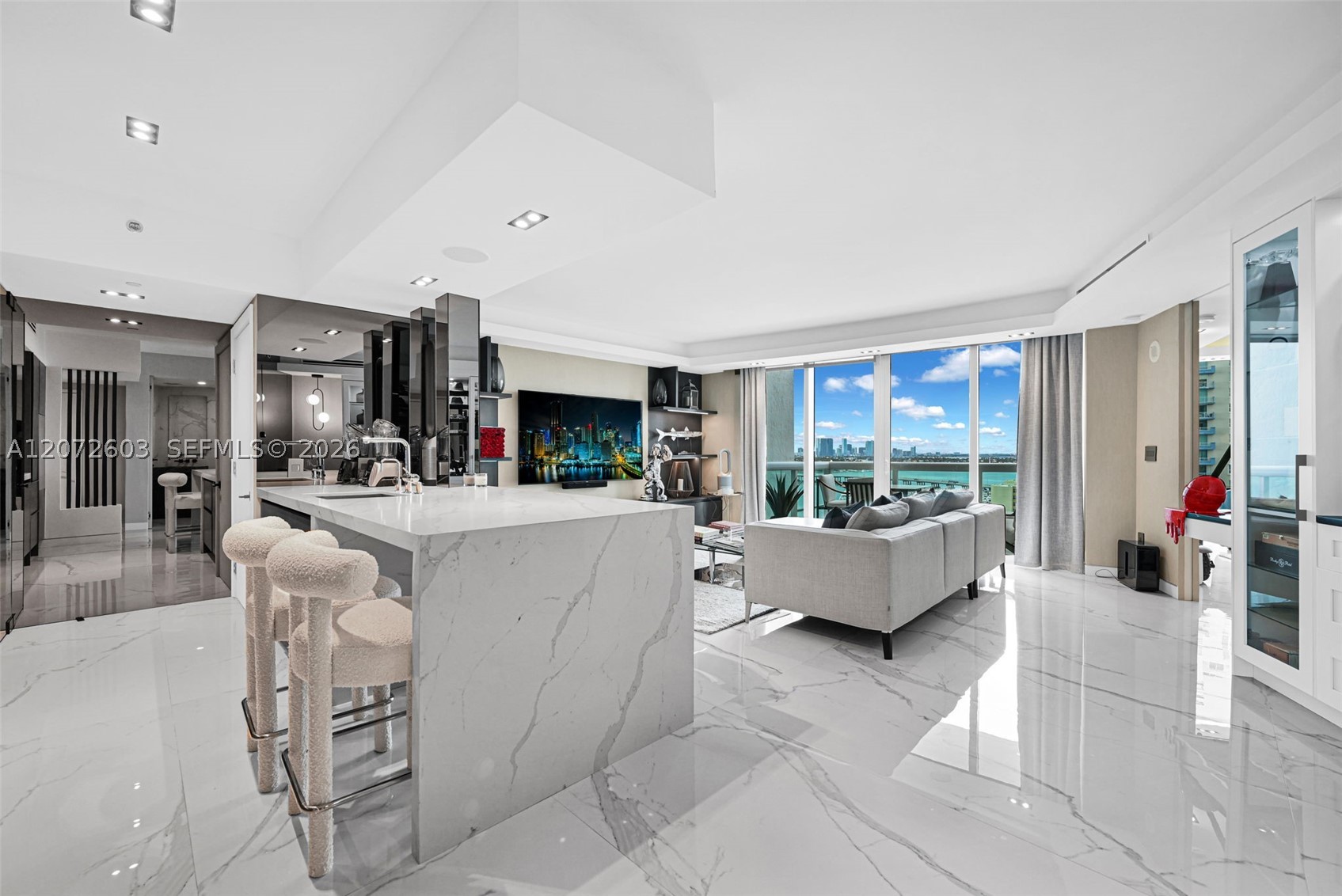 1000 S Pointe Dr #1706 Miami Beach, FL 33139