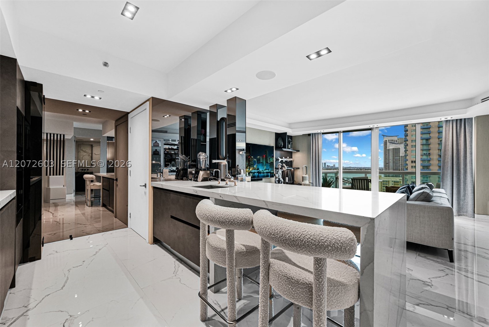 1000 S Pointe Dr #1706 Miami Beach, FL 33139