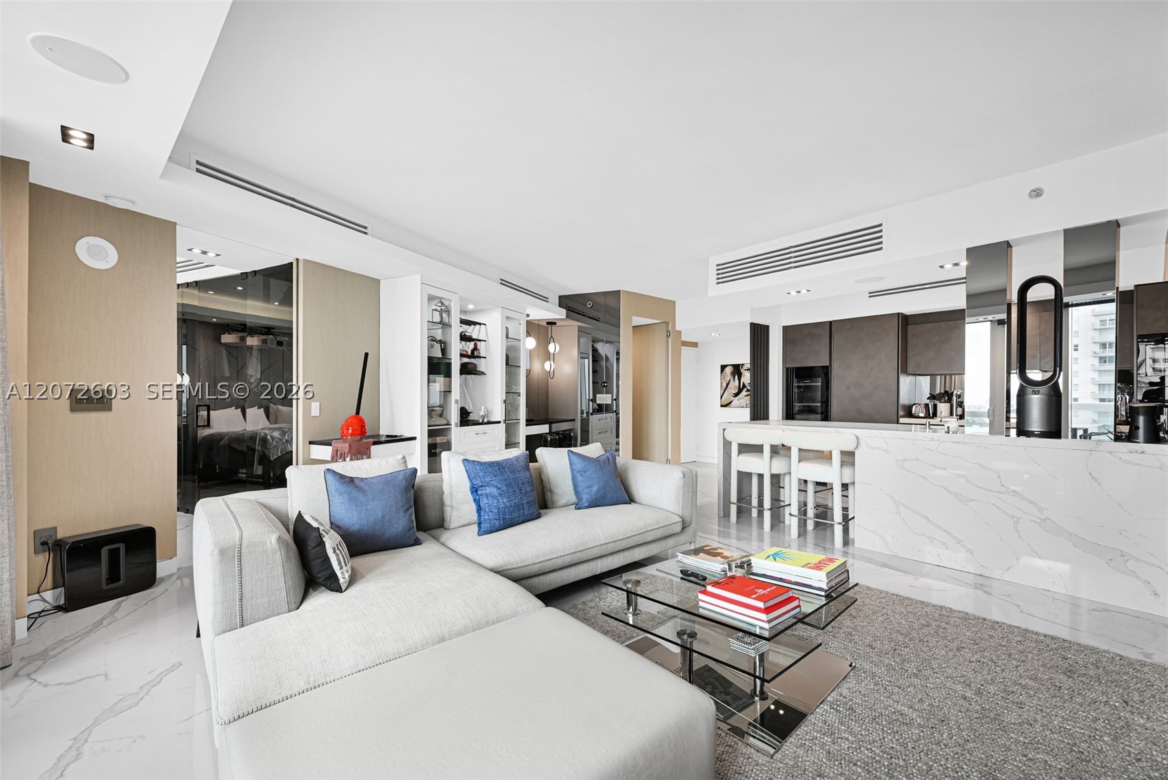 1000 S Pointe Dr #1706 Miami Beach, FL 33139