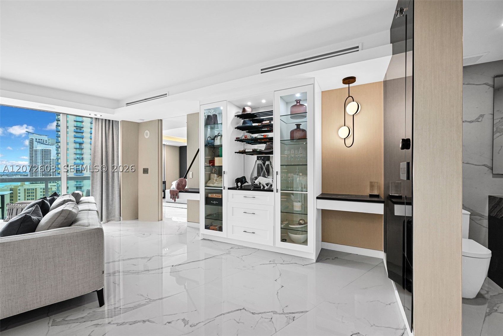 1000 S Pointe Dr #1706 Miami Beach, FL 33139
