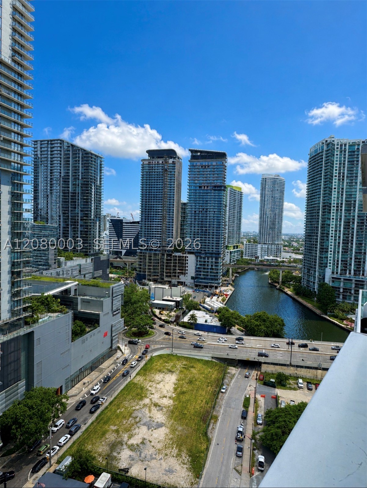 image Brickell on the River South1