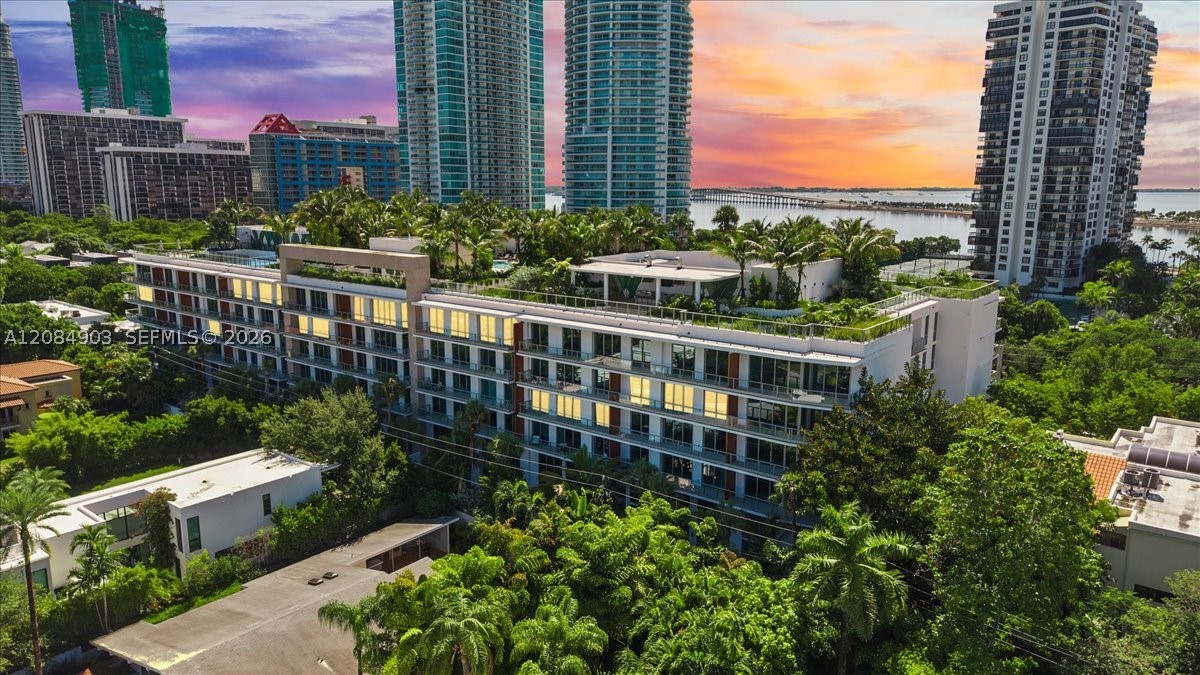 2200 Brickell Ave #422