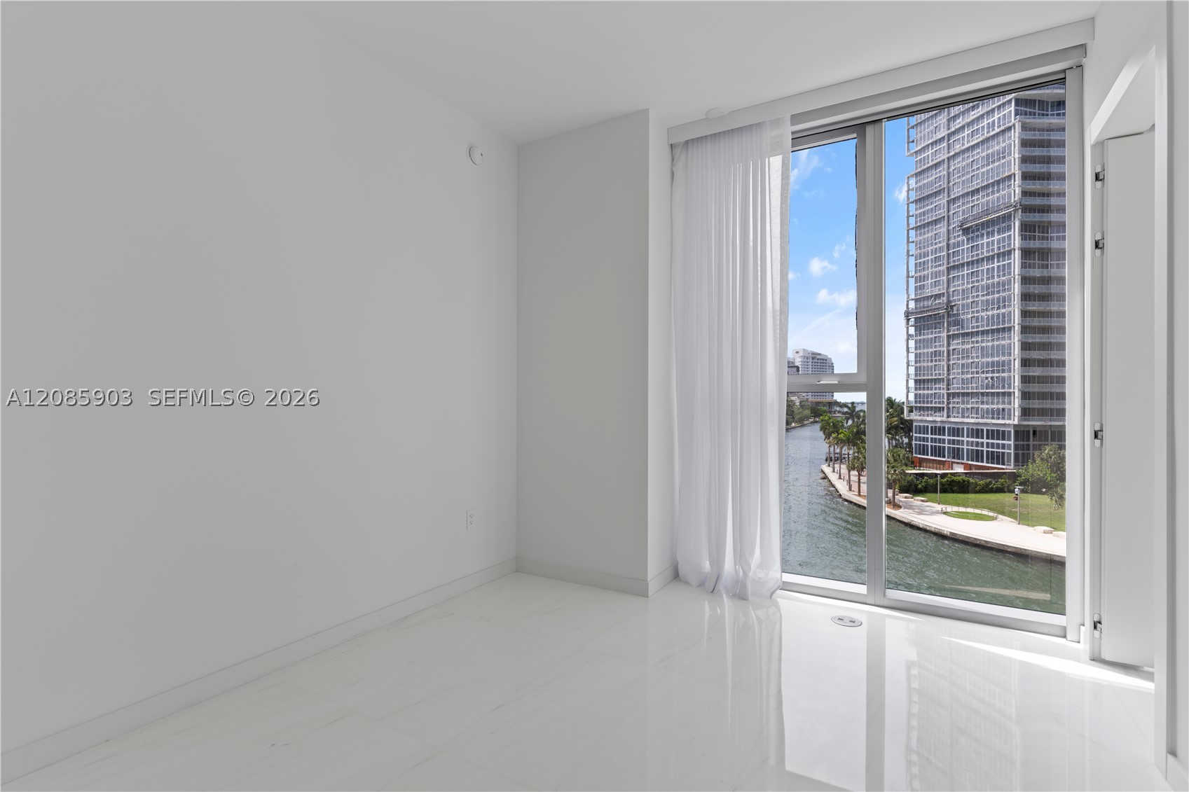 image Aston Martin Residences24