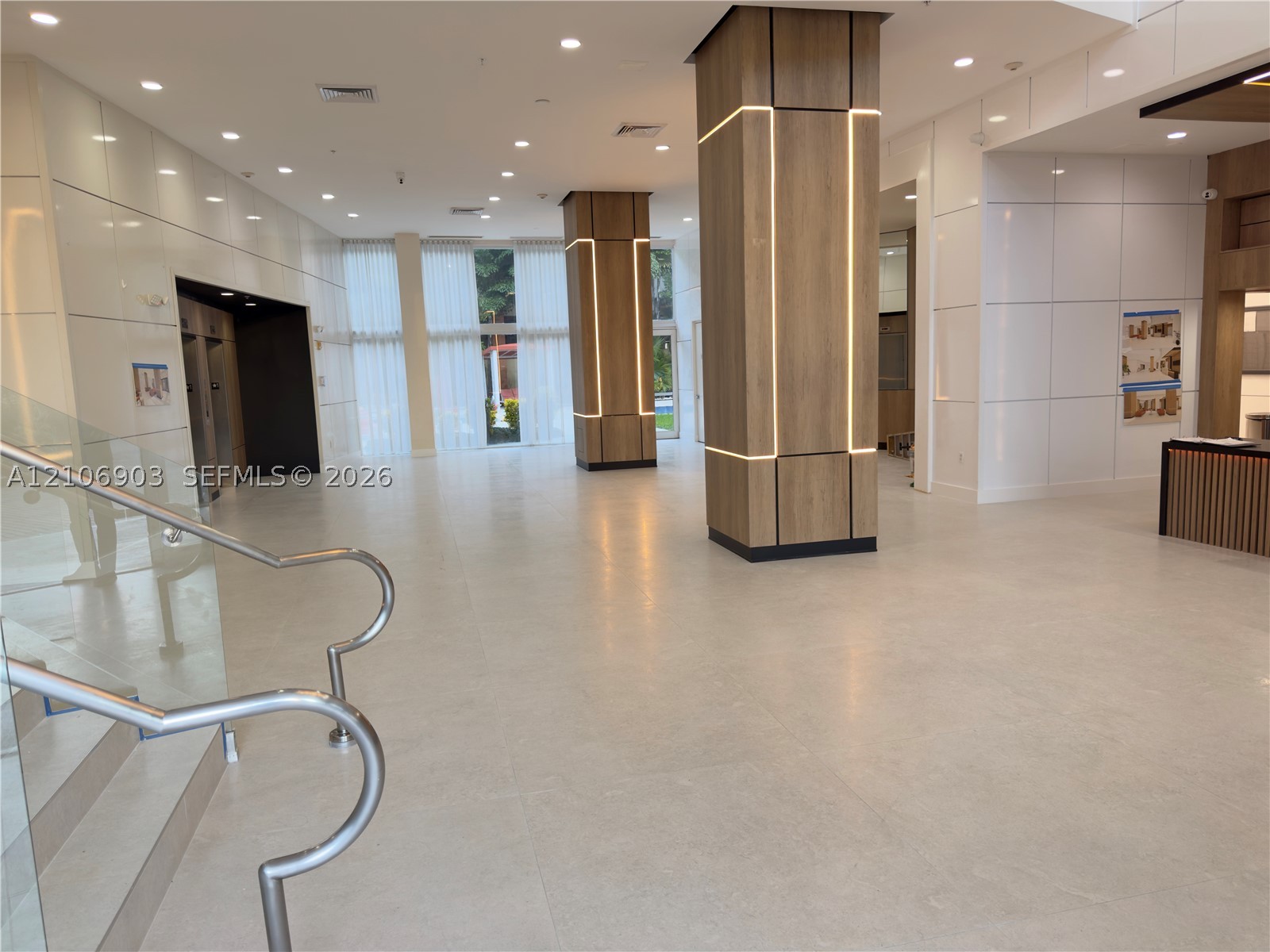 image The Venture at Aventura25